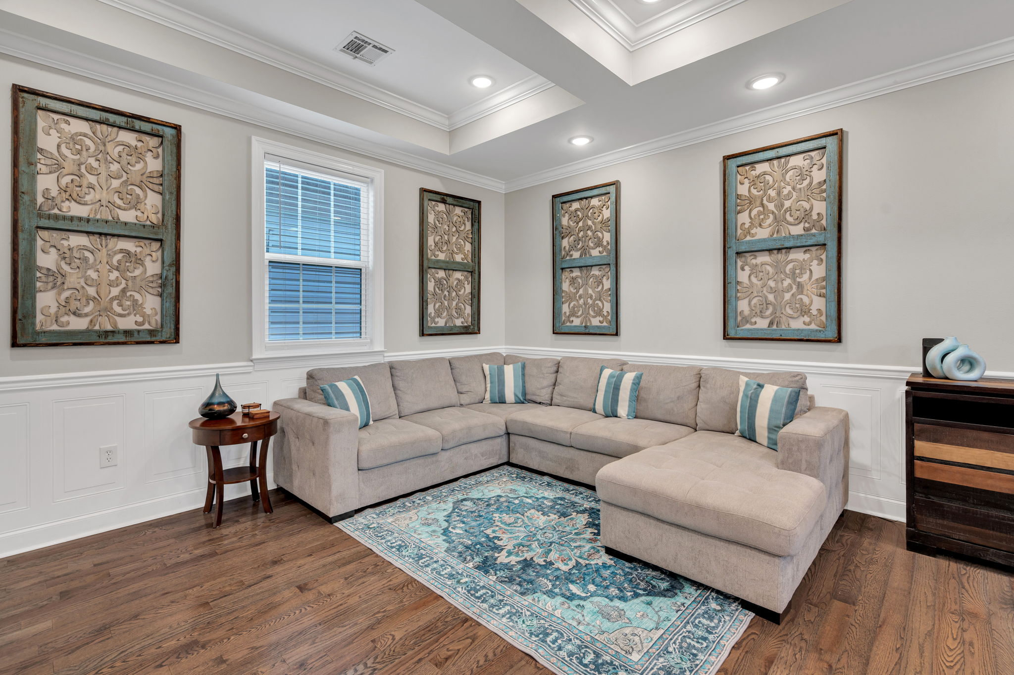 1-web-or-mls-735-s-salcedo-st