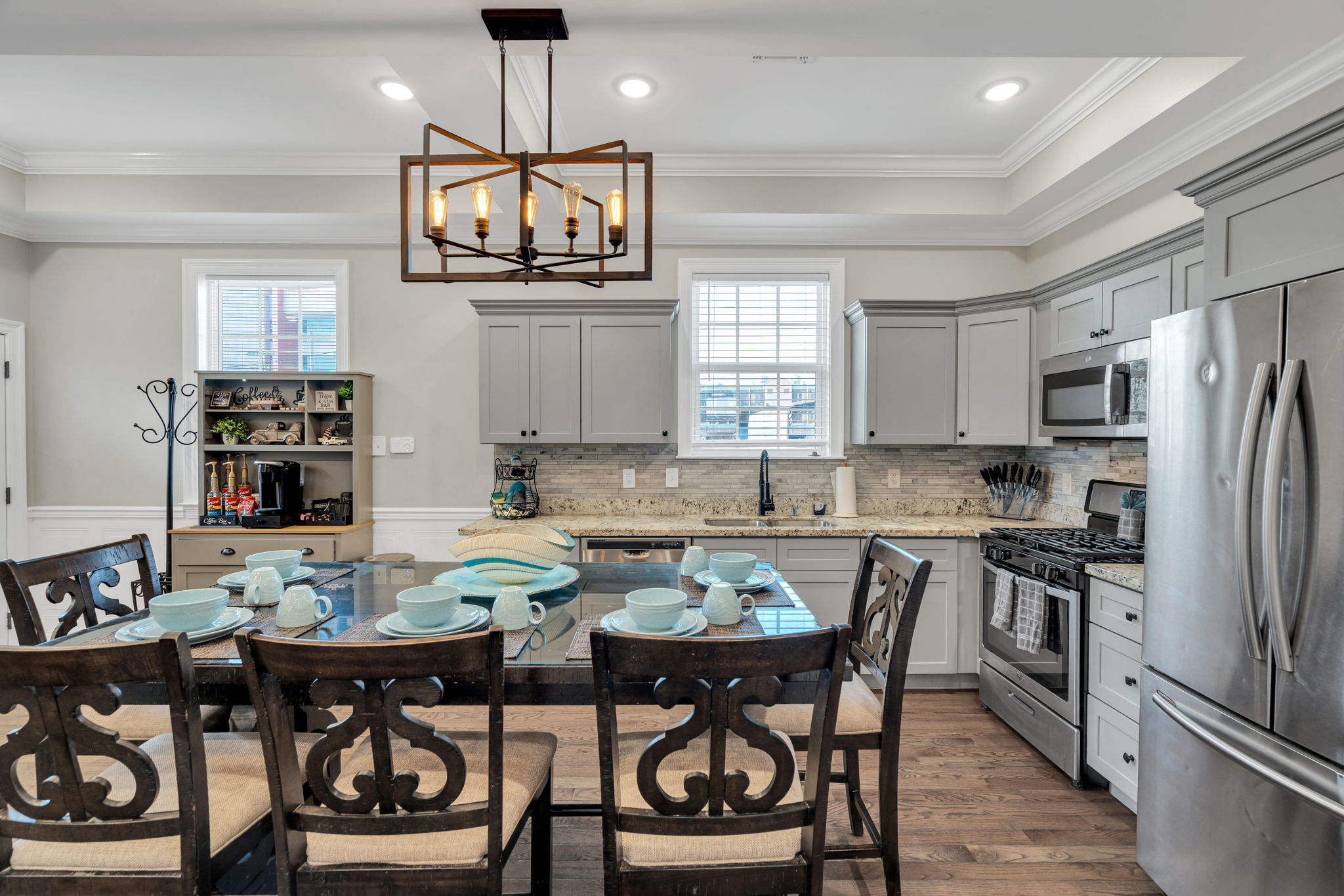 10-web-or-mls-735-s-salcedo-st