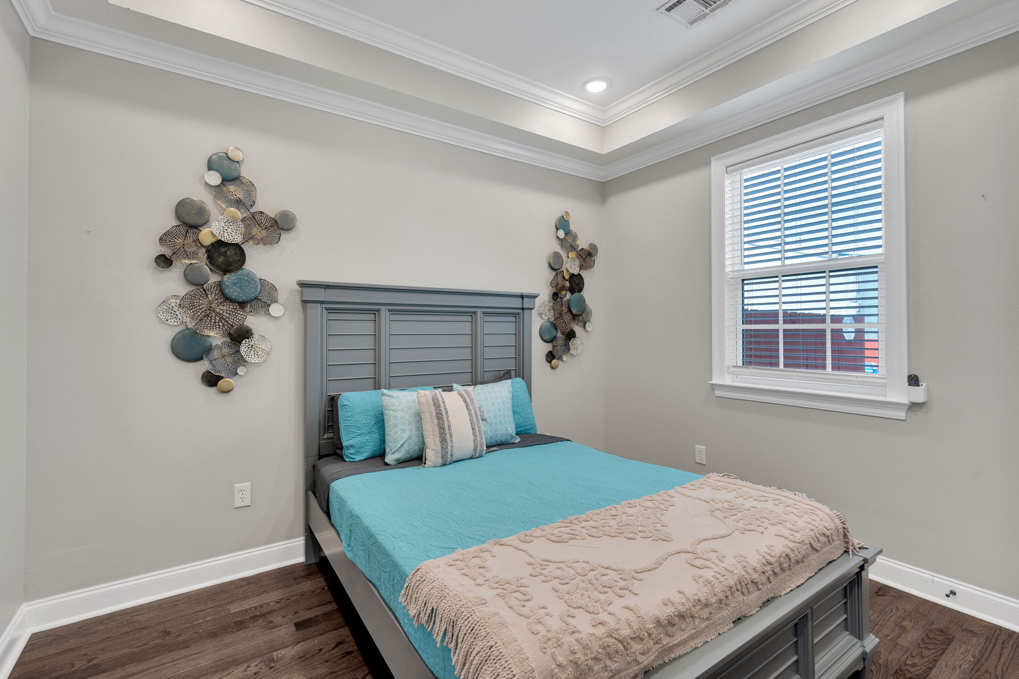 28-web-or-mls-735-s-salcedo-st