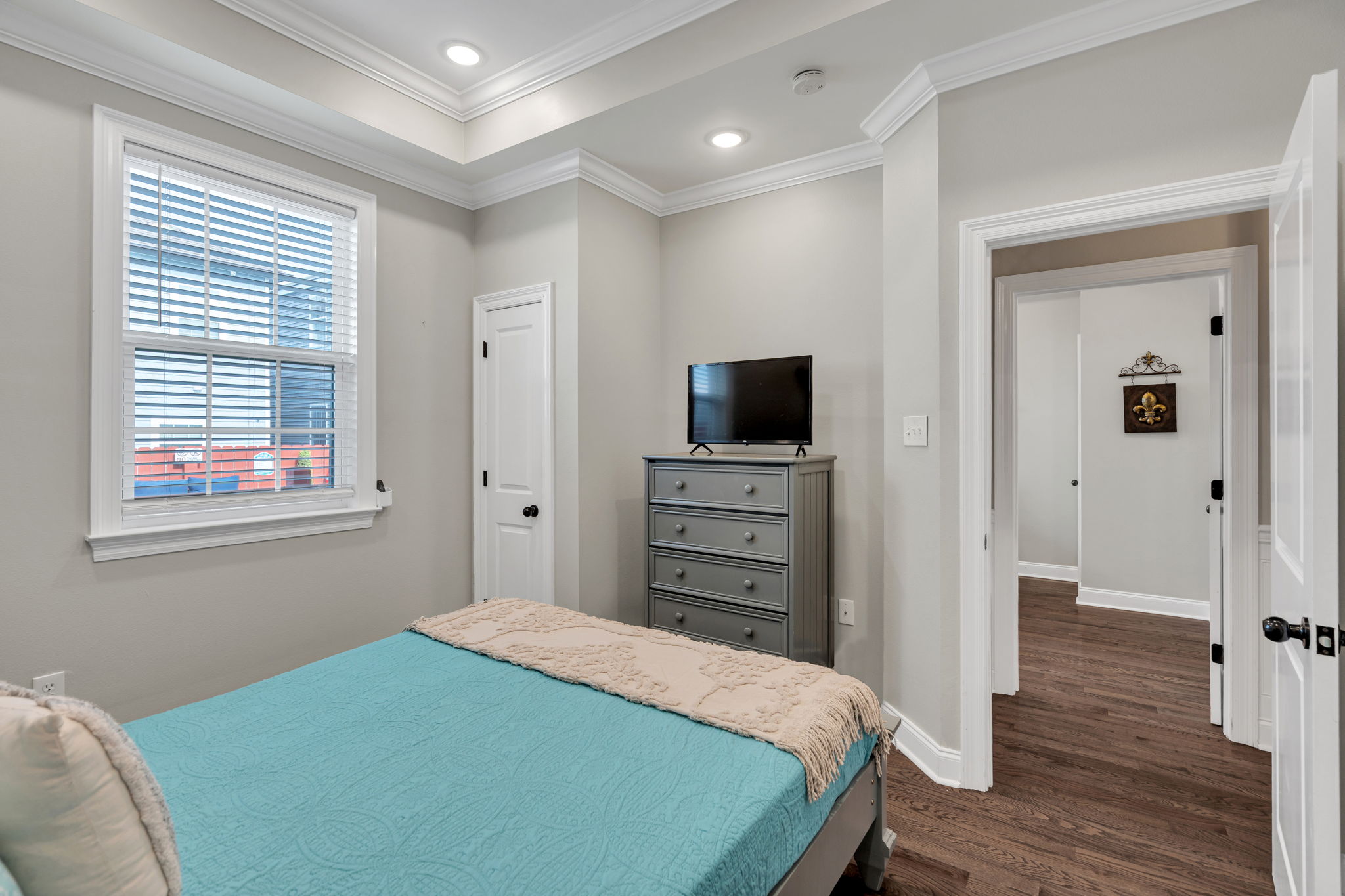 29-web-or-mls-735-s-salcedo-st