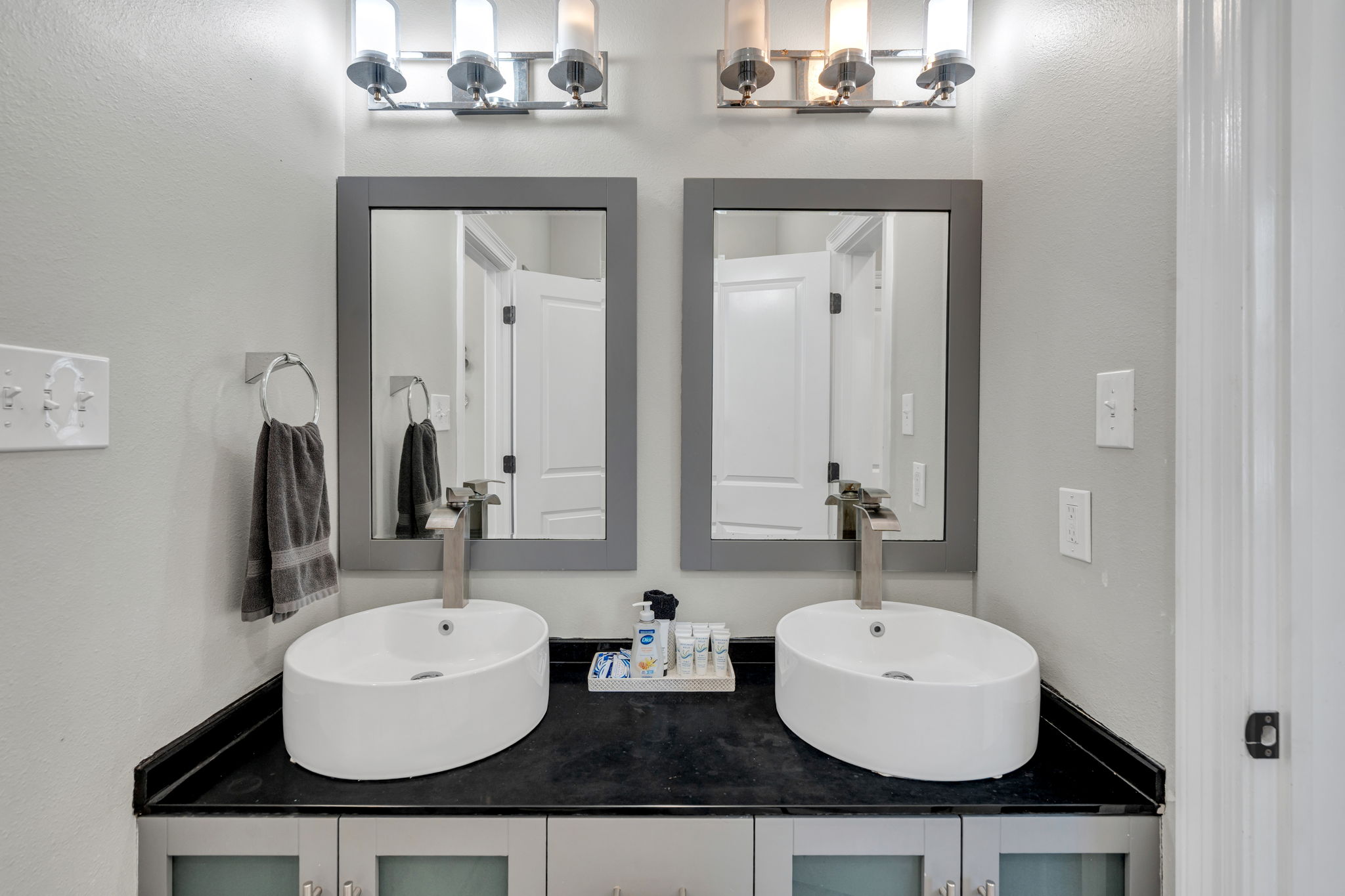 33-web-or-mls-735-s-salcedo-st