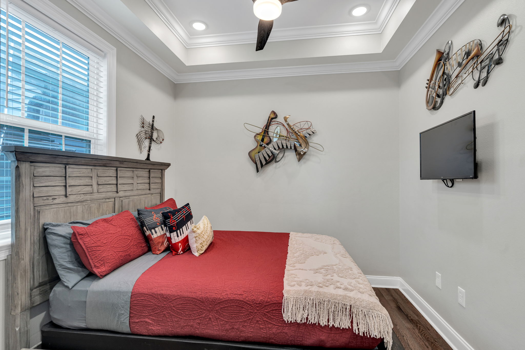 39-web-or-mls-735-s-salcedo-st
