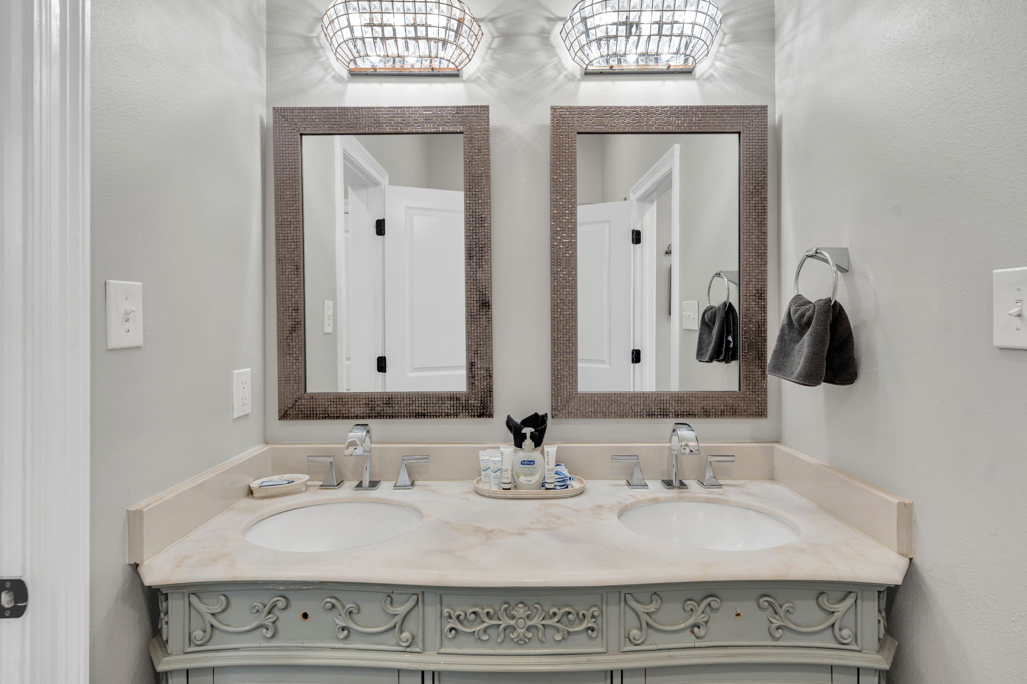 42-web-or-mls-735-s-salcedo-st